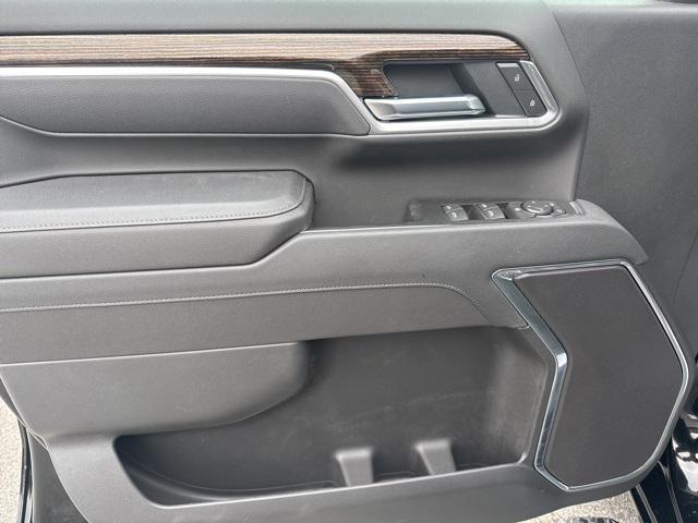Photo of 2025 Onyx Black GMC Sierra 2500