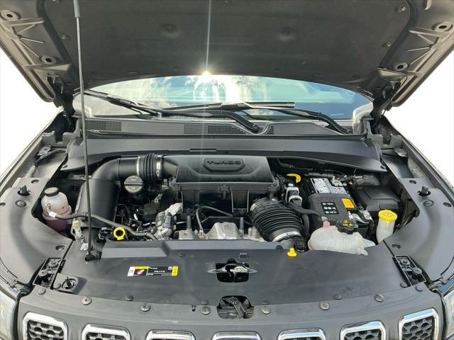 Photo of 2023 Granite Crystal Metallic Clearcoat Jeep Compass