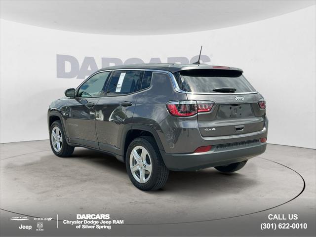 Photo of 2023 Granite Crystal Metallic Clearcoat Jeep Compass