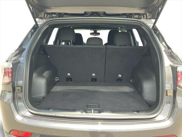 Photo of 2023 Granite Crystal Metallic Clearcoat Jeep Compass
