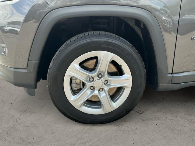 Photo of 2023 Granite Crystal Metallic Clearcoat Jeep Compass