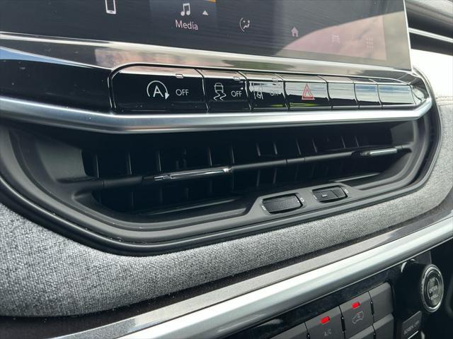 Photo of 2023 Granite Crystal Metallic Clearcoat Jeep Compass