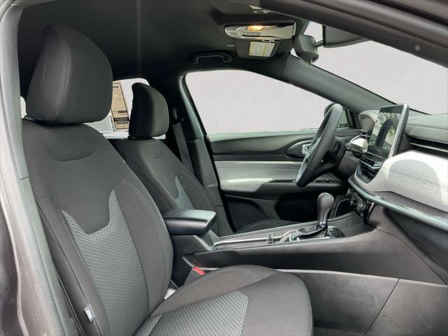 Photo of 2023 Granite Crystal Metallic Clearcoat Jeep Compass