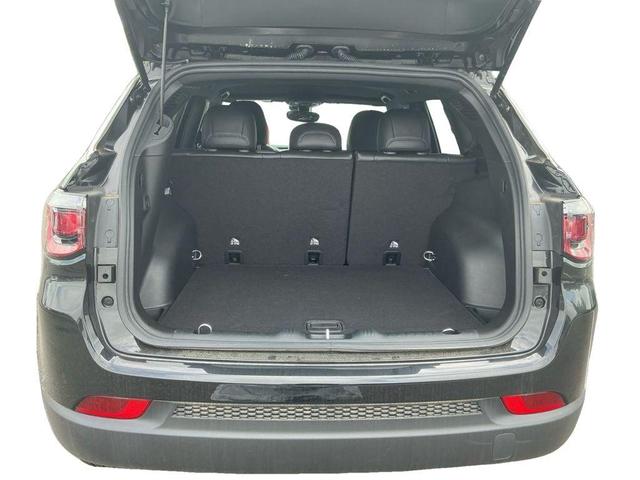 Photo of 2025 Diamond Black Crystal Pearlcoat Jeep Compass