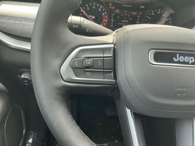 Photo of 2025 Diamond Black Crystal Pearlcoat Jeep Compass
