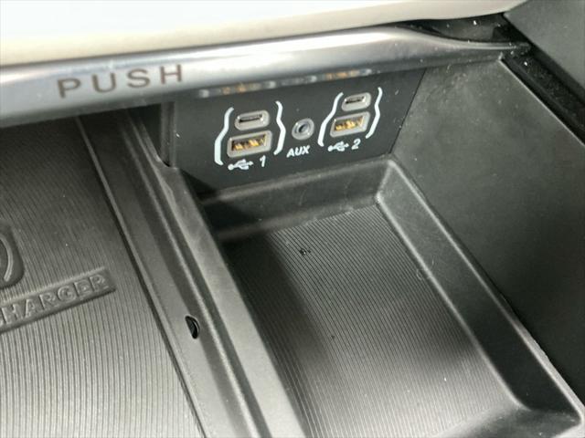 Photo of 2022 Brilliant Black Crystal Pearlcoat Chrysler Pacifica Hybrid