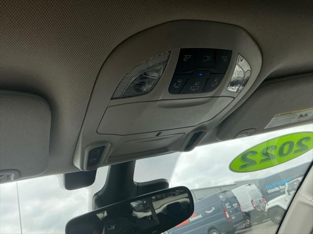 Photo of 2022 Brilliant Black Crystal Pearlcoat Chrysler Pacifica Hybrid