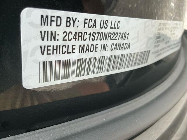 Photo of 2022 Brilliant Black Crystal Pearlcoat Chrysler Pacifica Hybrid