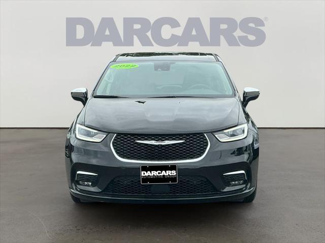 Photo of 2022 Brilliant Black Crystal Pearlcoat Chrysler Pacifica Hybrid