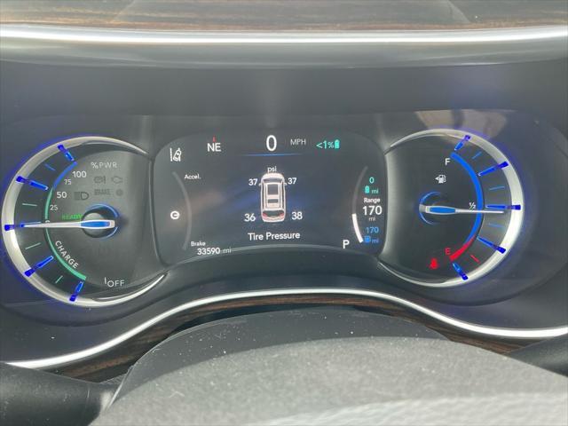 Photo of 2022 Brilliant Black Crystal Pearlcoat Chrysler Pacifica Hybrid