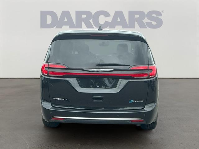 Photo of 2022 Brilliant Black Crystal Pearlcoat Chrysler Pacifica Hybrid