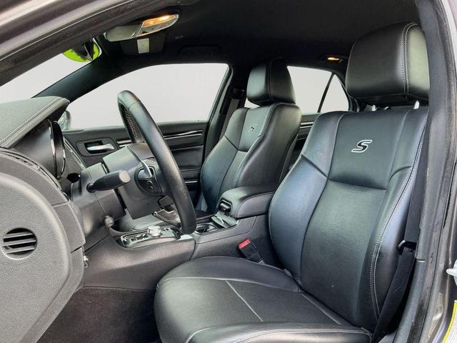 Photo of 2017 Granite Crystal Metallic Clearcoat Chrysler 300