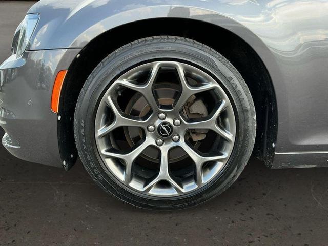 Photo of 2017 Granite Crystal Metallic Clearcoat Chrysler 300