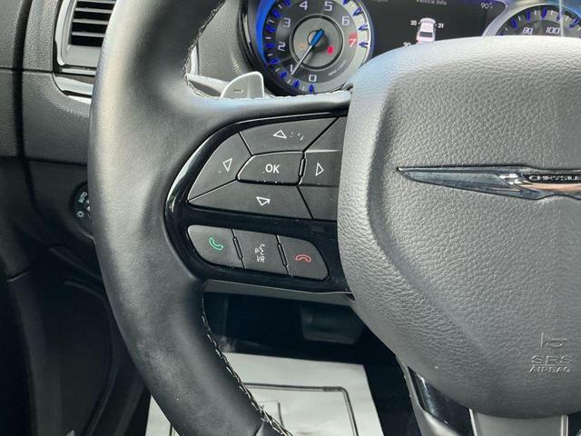 Photo of 2017 Granite Crystal Metallic Clearcoat Chrysler 300