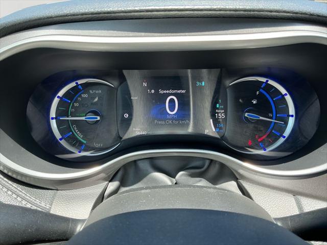 Photo of 2024 Brilliant Black Crystal Pearlcoat Chrysler Pacifica Hybrid