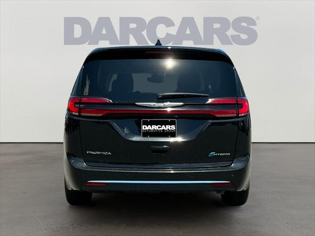 Photo of 2024 Brilliant Black Crystal Pearlcoat Chrysler Pacifica Hybrid