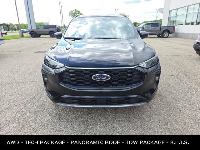 Photo of 2023 Agate Black Metallic Ford Escape