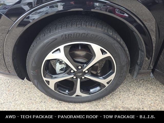 Photo of 2023 Agate Black Metallic Ford Escape