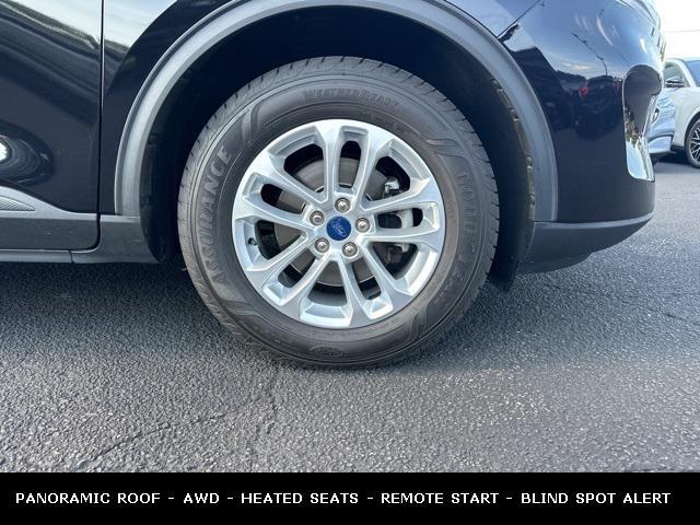 Photo of 2022 Agate Black Metallic Ford Escape