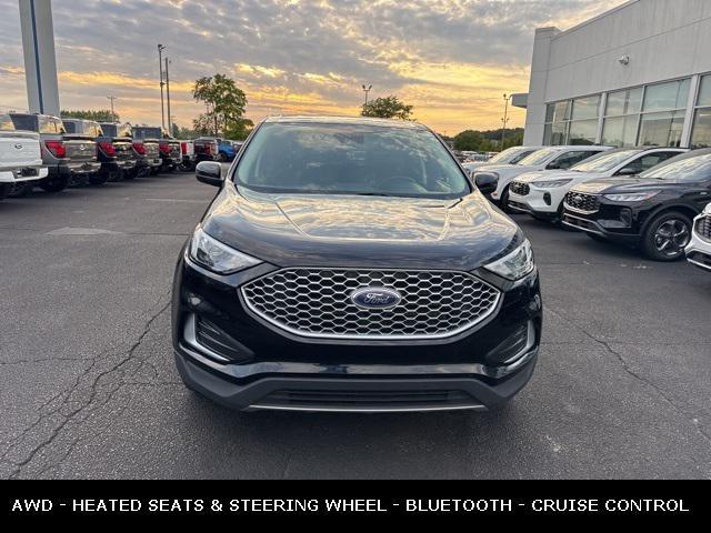 Photo of 2023 Agate Black Metallic Ford Edge