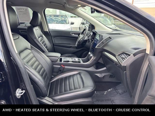 Photo of 2023 Agate Black Metallic Ford Edge