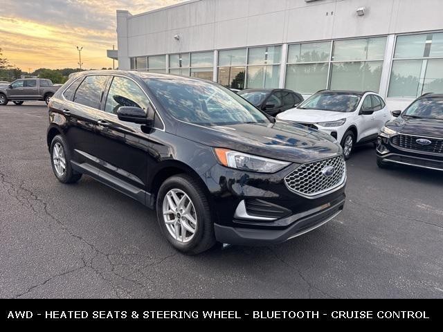 Photo of 2023 Agate Black Metallic Ford Edge