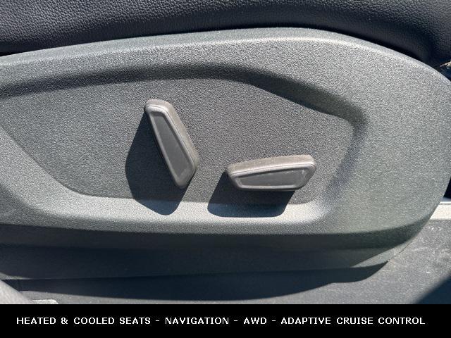 Photo of 2022 Iconic Silver Metallic Ford Edge