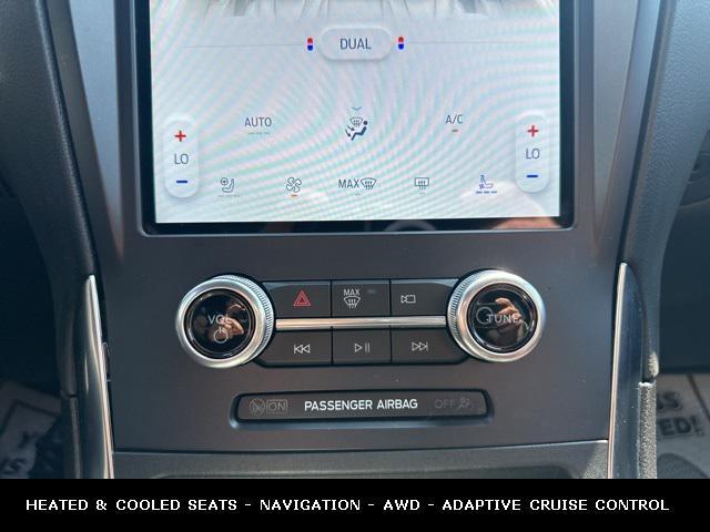 Photo of 2022 Iconic Silver Metallic Ford Edge