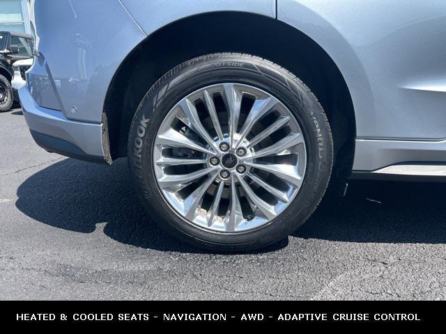 Photo of 2022 Iconic Silver Metallic Ford Edge