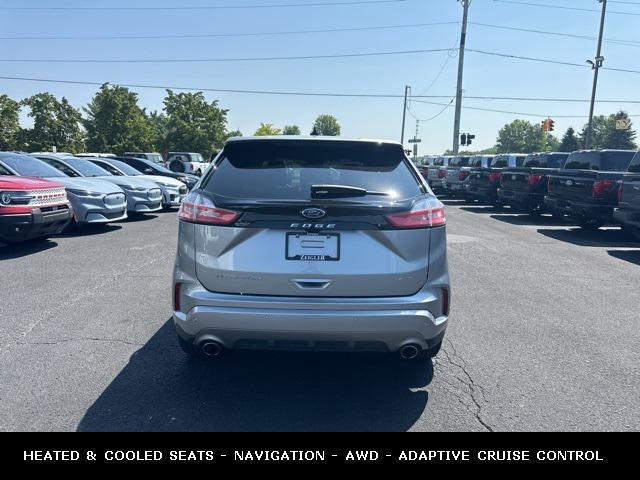 Photo of 2022 Iconic Silver Metallic Ford Edge