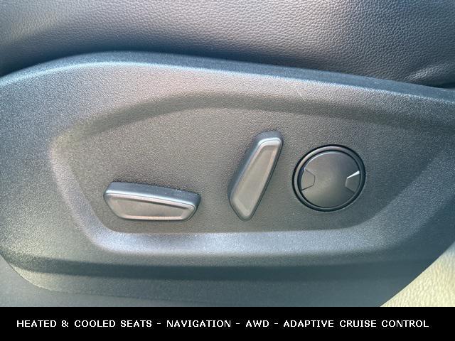 Photo of 2022 Iconic Silver Metallic Ford Edge