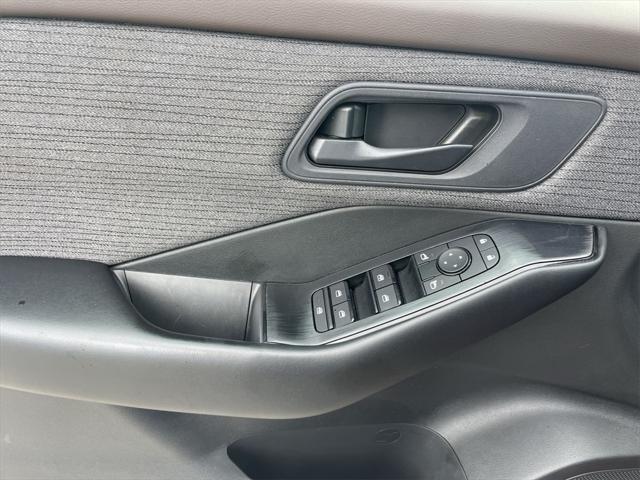 Photo of 2023 Scarlet Ember Tintcoat Nissan Rogue