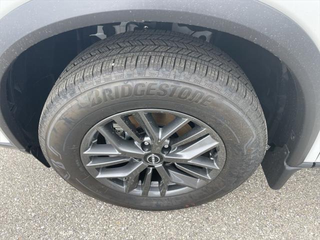 Photo of 2025 Everest White Pearl Nissan Rogue