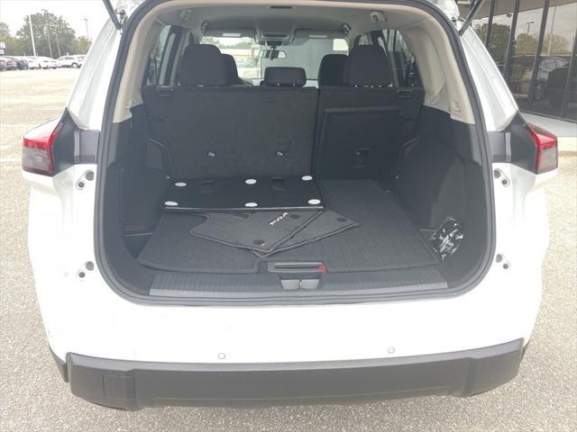 Photo of 2025 Everest White Pearl Nissan Rogue