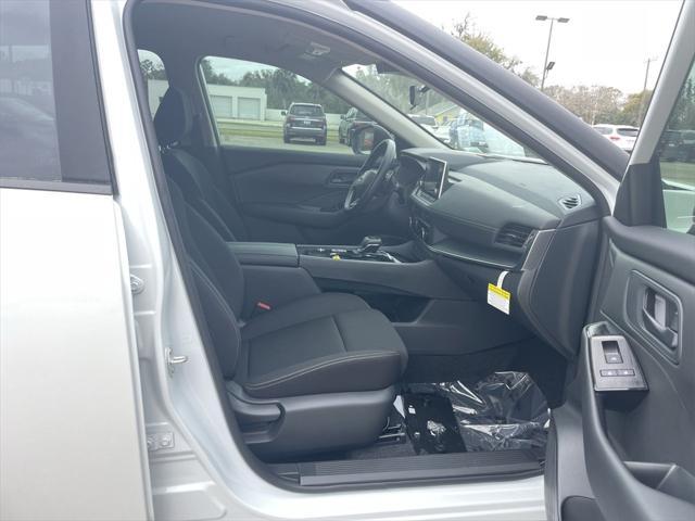 Photo of 2025 Everest White Pearl Nissan Rogue