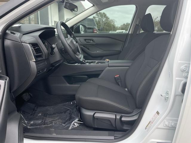 Photo of 2025 Everest White Pearl Nissan Rogue