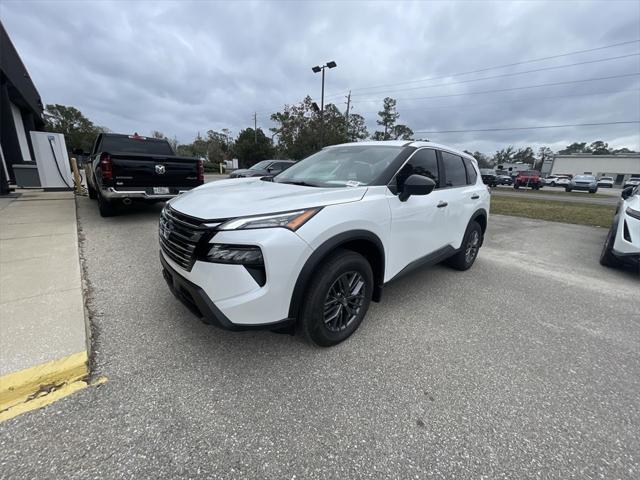 Photo of 2025 Everest White Pearl Nissan Rogue