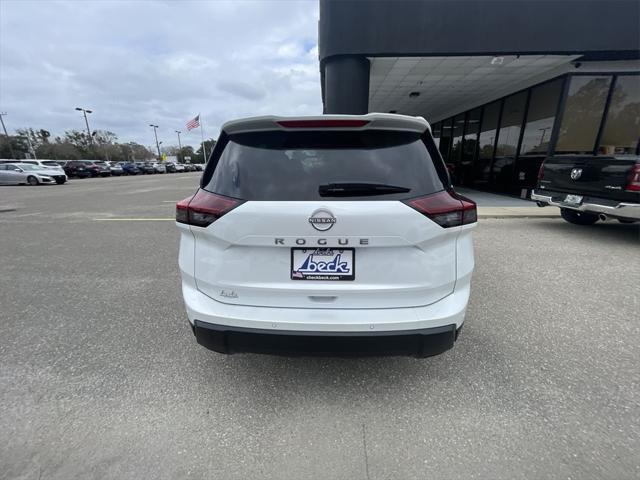 Photo of 2025 Everest White Pearl Nissan Rogue