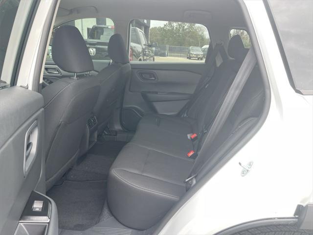 Photo of 2025 Everest White Pearl Nissan Rogue