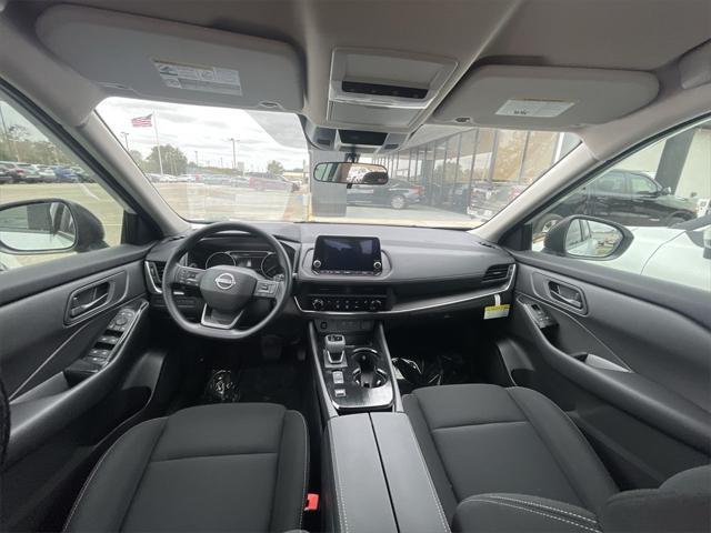 Photo of 2025 Everest White Pearl Nissan Rogue