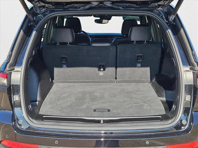 Photo of 2024 Diamond Black Crystal Pearlcoat Jeep Grand Cherokee