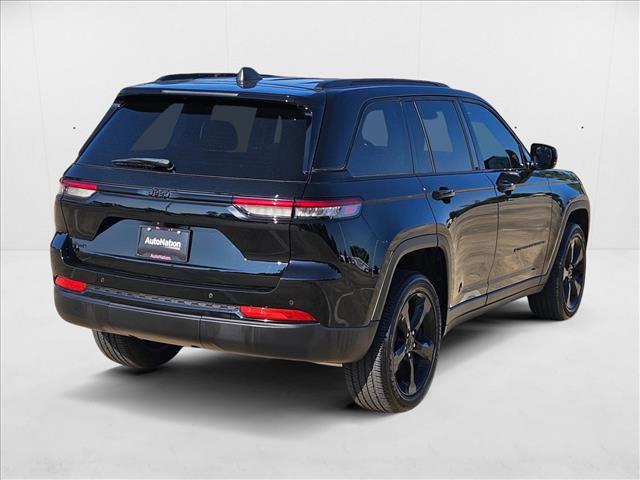 Photo of 2024 Diamond Black Crystal Pearlcoat Jeep Grand Cherokee