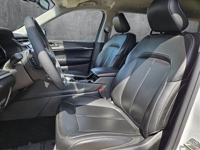 Photo of 2023 Bright White Clearcoat Jeep Grand Cherokee L