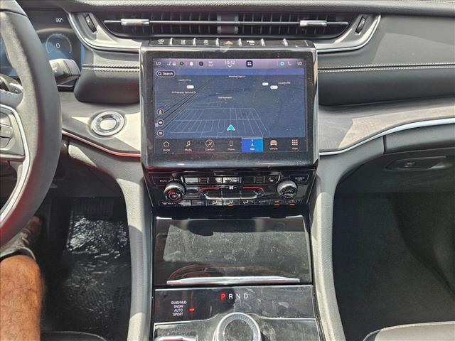 Photo of 2023 Bright White Clearcoat Jeep Grand Cherokee L