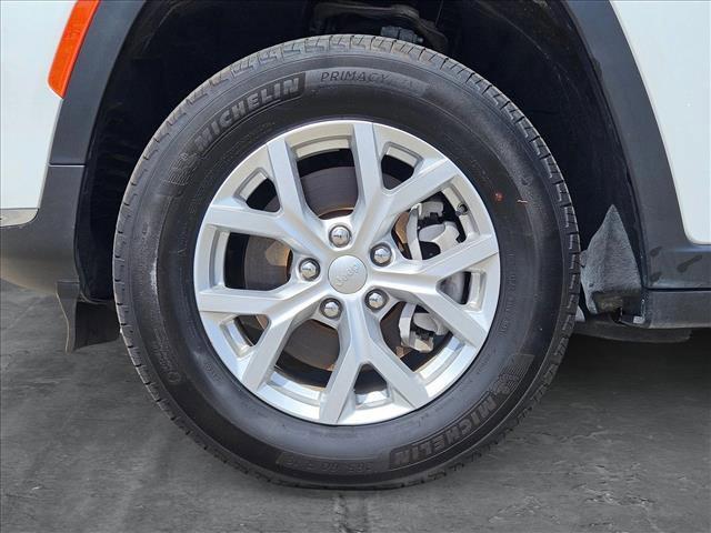 Photo of 2023 Bright White Clearcoat Jeep Grand Cherokee L