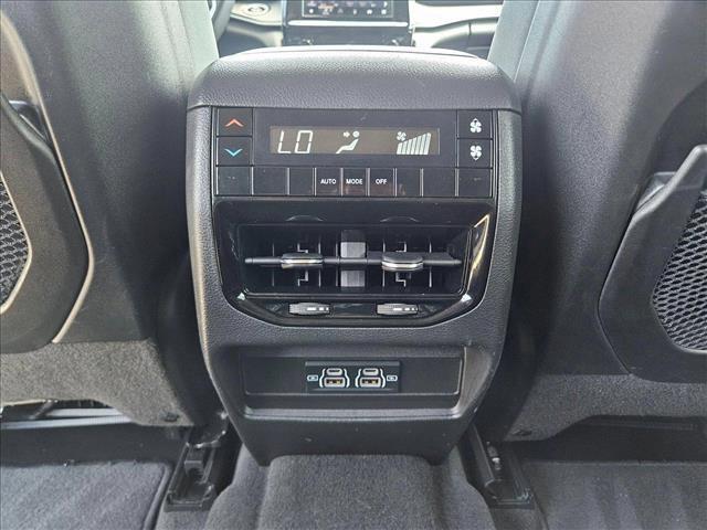 Photo of 2023 Silver Zynith Jeep Grand Cherokee L