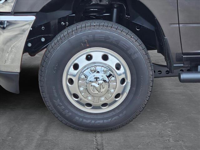 Photo of 2025 Granite Crystal Metallic Clearcoat RAM 3500