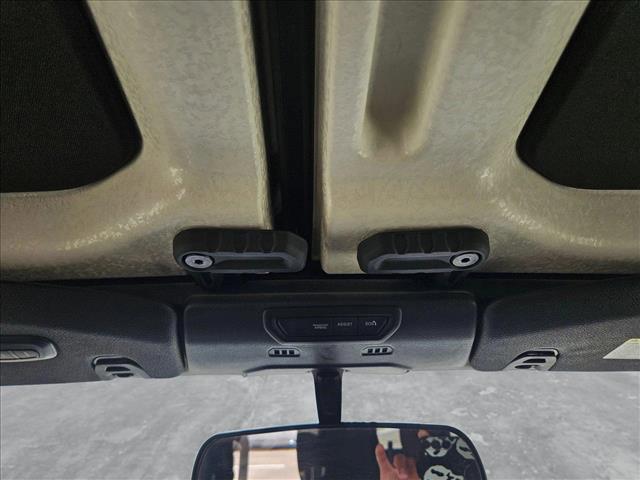 Photo of 2022 Silver Zynith Clearcoat Jeep Gladiator
