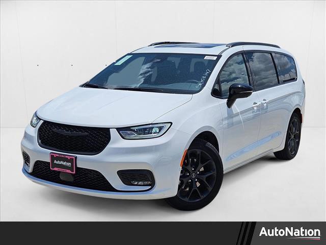 Photo of 2025 Bright White Clearcoat Chrysler Pacifica
