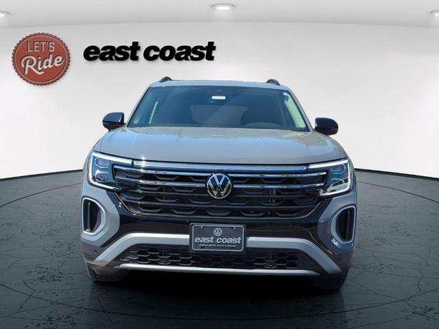 Photo of 2025 Pure Gray Volkswagen Atlas